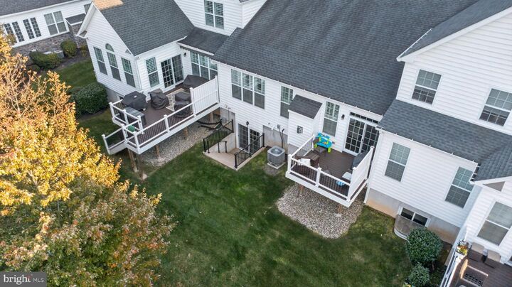 Property Photo:  10 Hillyer Lane  PA 18940 