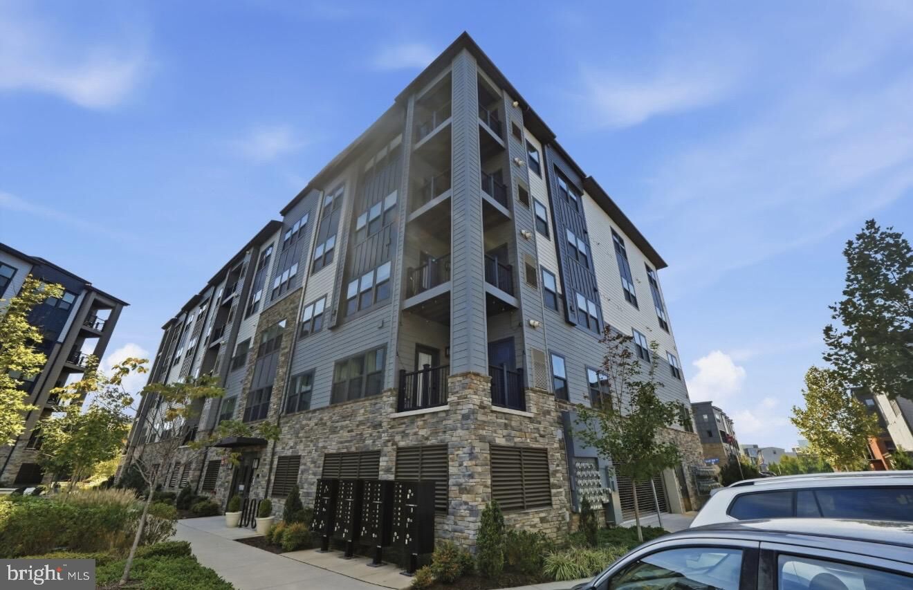 Property Photo:  12875 Mosaic Park Way 4-D  VA 20171 