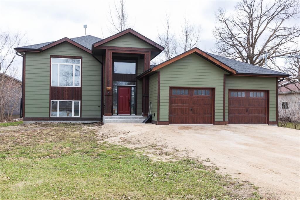 Property Photo: 18 Birch Trail MB R0A 1T0