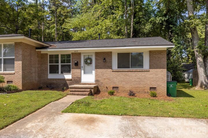 Property Photo: 3315 Erskine Drive NC 28205