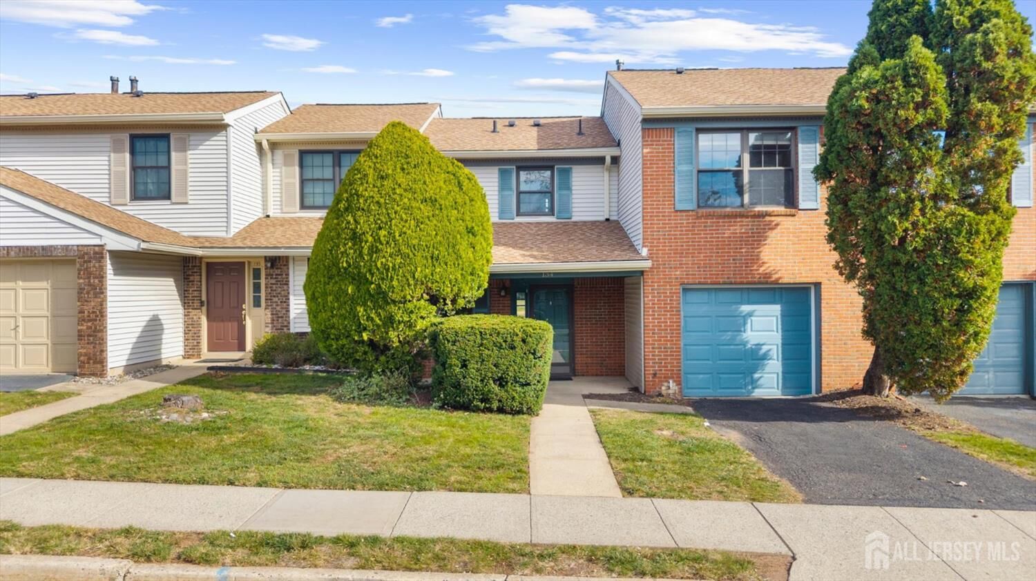 Property Photo:  134 Hampton Court  NJ 08873 