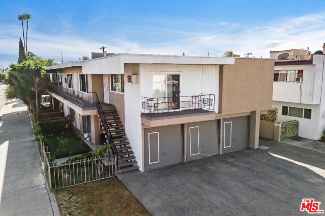 Property Photo: 3102 S Canfield Ave CA 90034