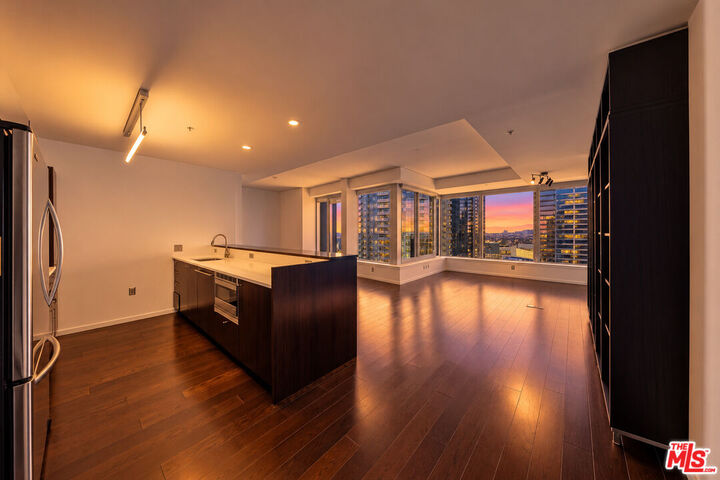 Property Photo:  1155 S Grand Ave, Unit 2004  CA 90015 
