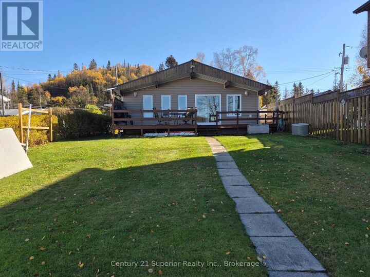 Property Photo:  143 North Sunset Drive North  ON P0T 2S0 