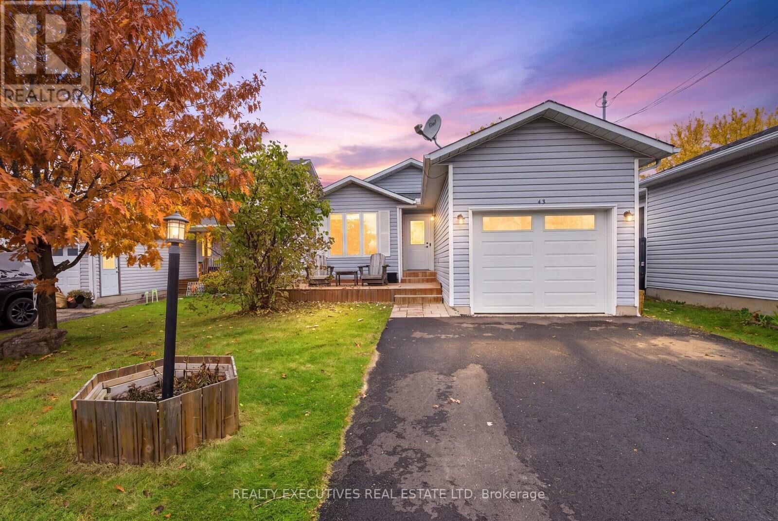 Property Photo:  43 Barker Street  ON K7C 4K5 