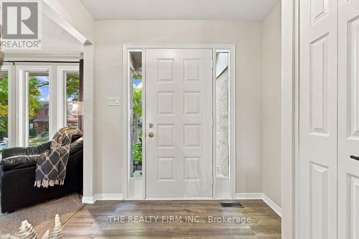 Property Photo:  11 Somerset Crescent  ON N6K 3L6 