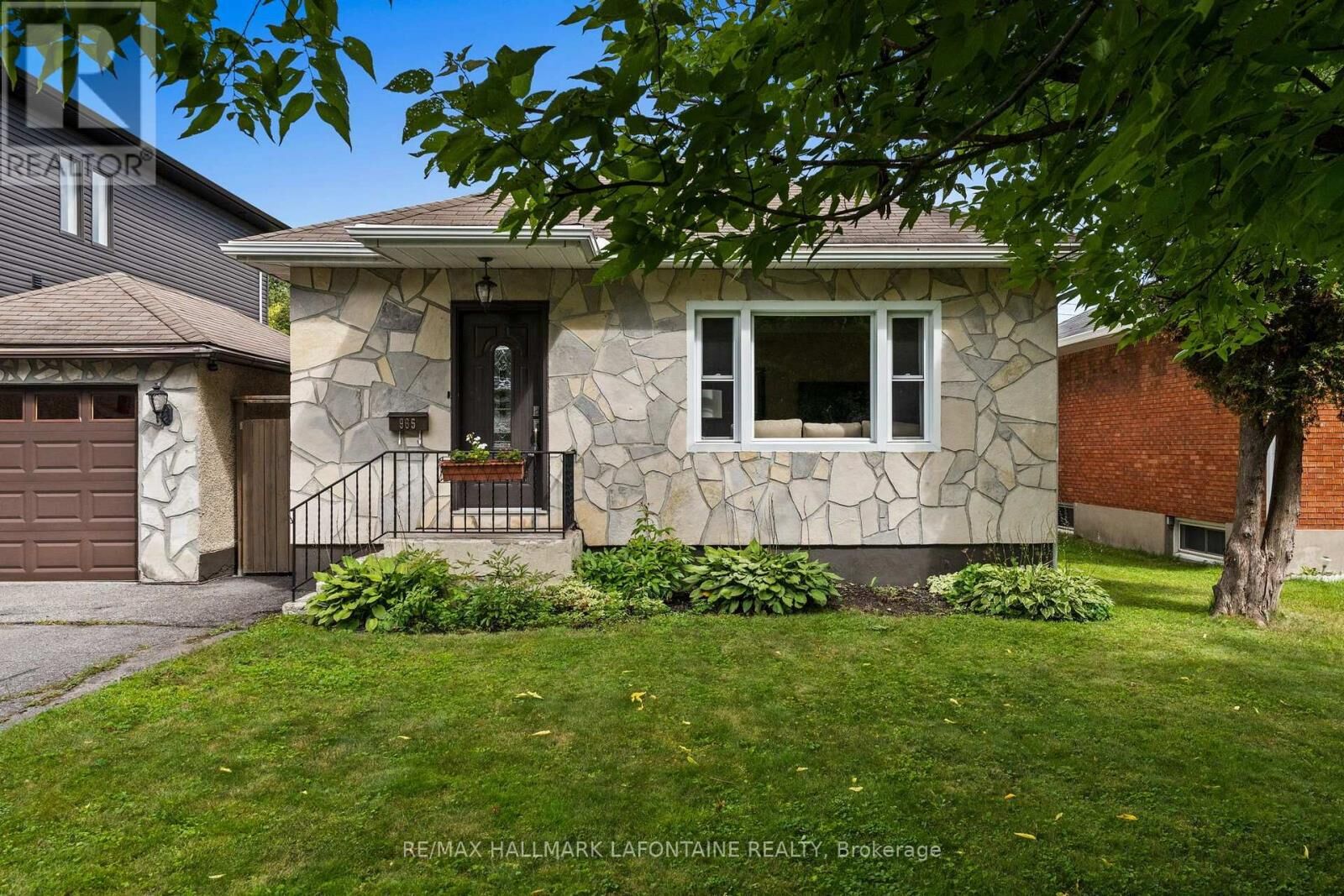 Property Photo:  965 Beaudry Street  ON K1K 3R9 