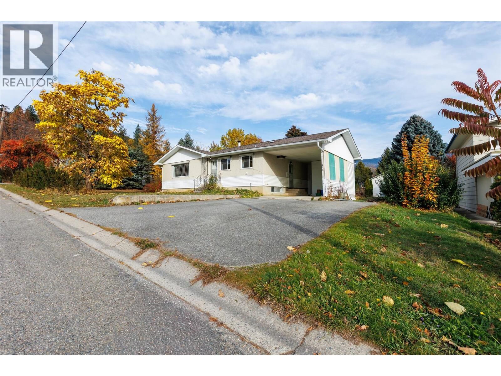 Property Photo:  216 25th Avenue South  BC V0B 1G6 