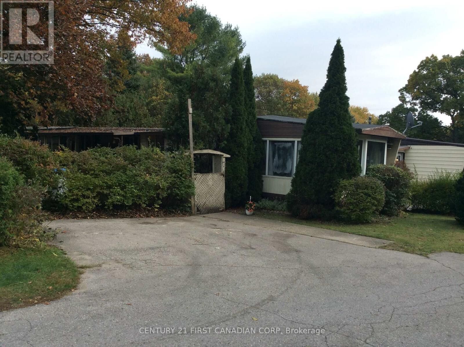 Property Photo:  9839 Lakeshore Road 7  ON N0M 1T0 