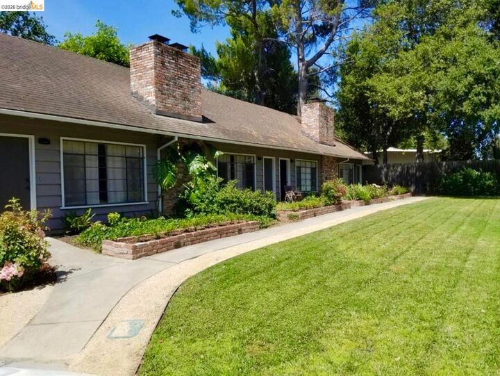 Property Photo:  21 Waverley Ct 2  CA 94025 