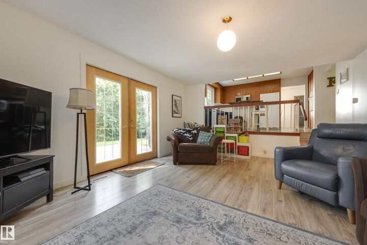 Property Photo:  77 Beacon Crescent  AB T8N 0A4 