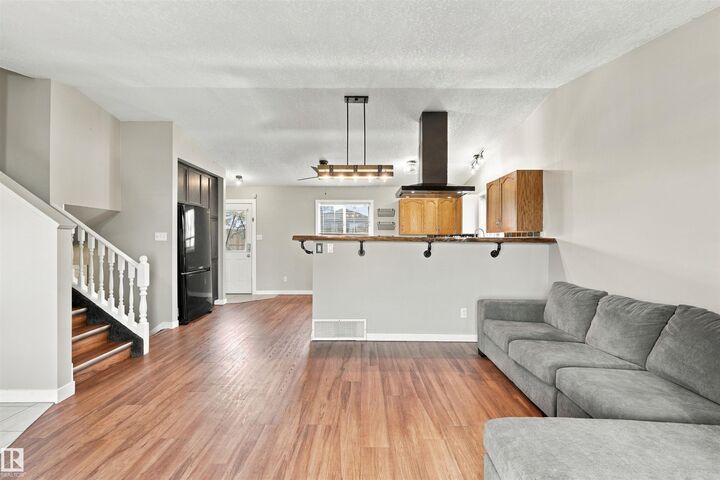 Property Photo:  625 12 Street  AB T9M 1B1 