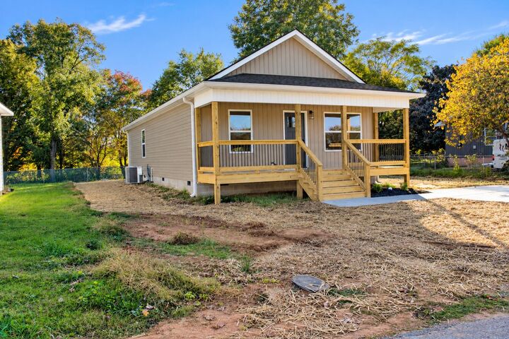 Property Photo:  810 Cedar Drive SE  TN 37323 