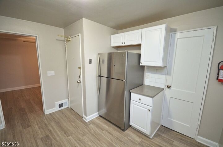 Property Photo:  6 Washington Ave 6A  NJ 07081 