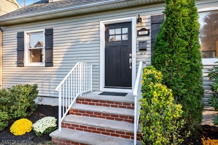 Property Photo:  545 Cumberland St  NJ 07090 