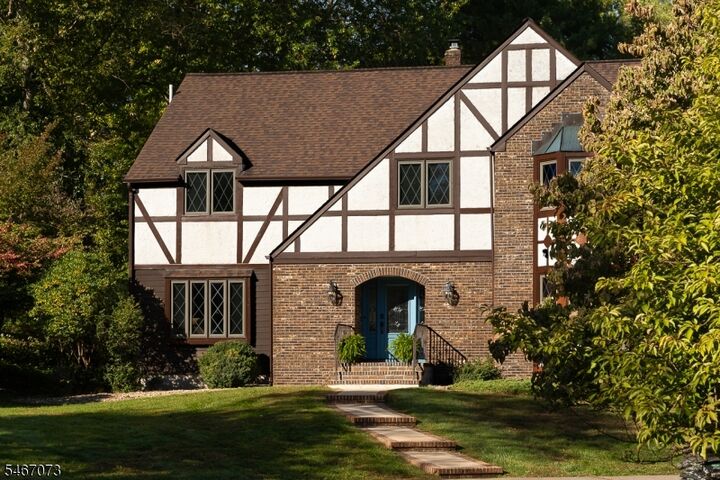 Property Photo: 5 High Point Ct NJ 08801