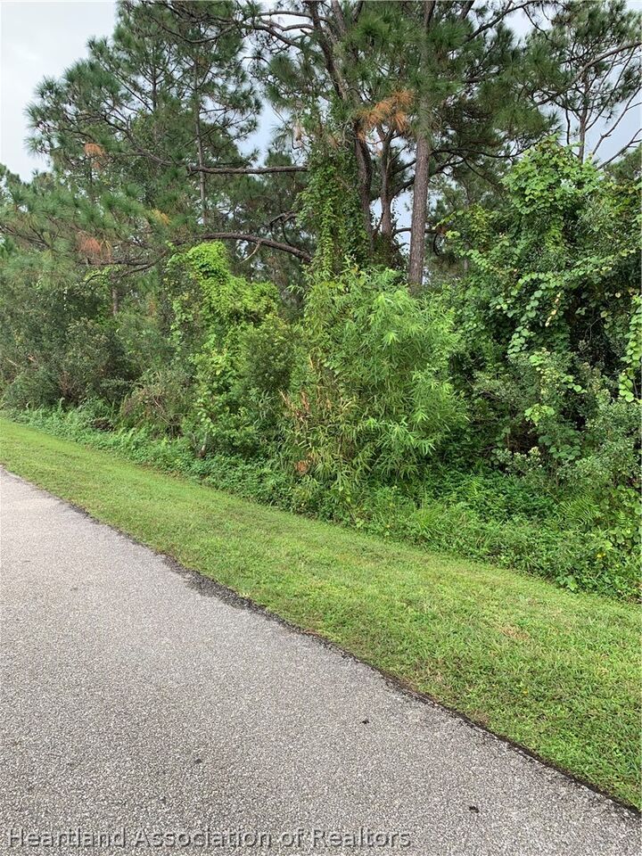 Property Photo:  1011 Burnett Street  FL 33852 