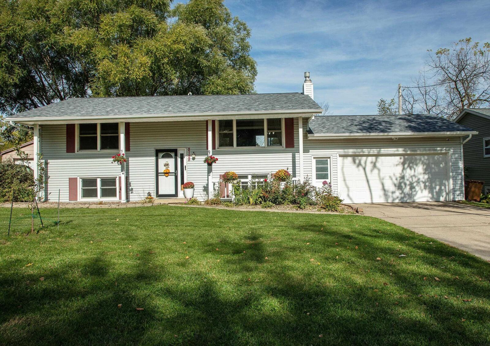 Property Photo:  2128 Cardinal Drive  IA 50701 
