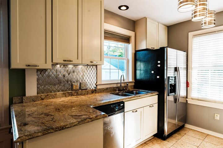 Property Photo: 2709 E Powell Avenue IN 47714
