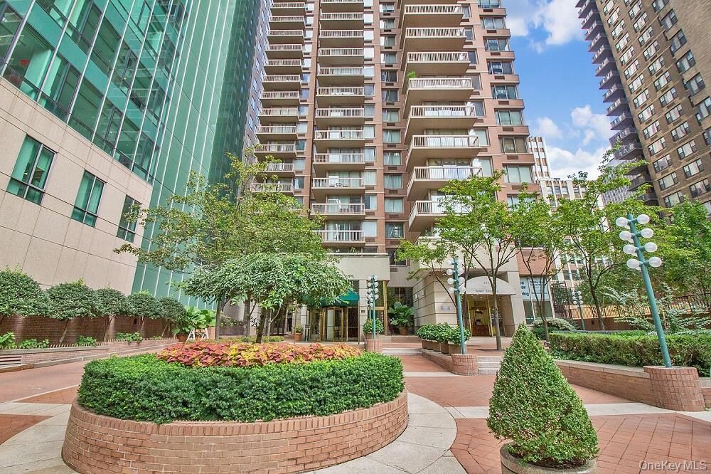 Property Photo:  235 E 40th Street 3G/H  NY 10016 