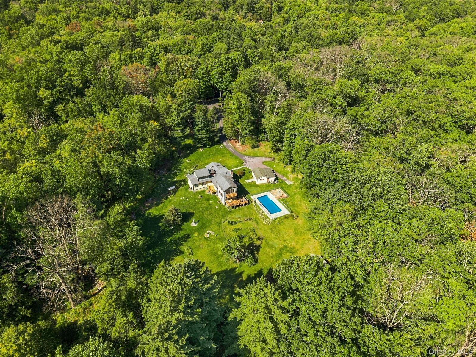 Property Photo:  474 Oregon Trail  NY 12566 