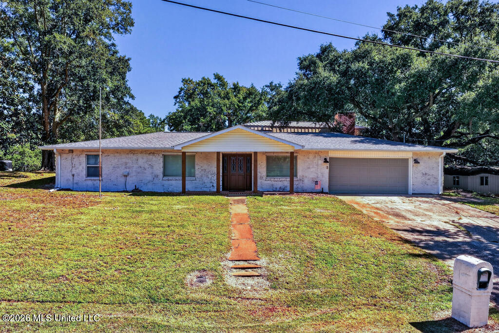 Property Photo:  1700 Seacliffe Drive  MS 39553 