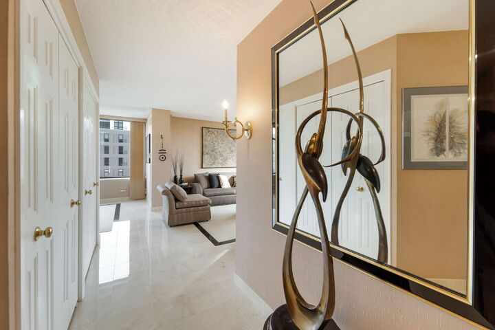 Property Photo: 929 N Astor St WI 53202
