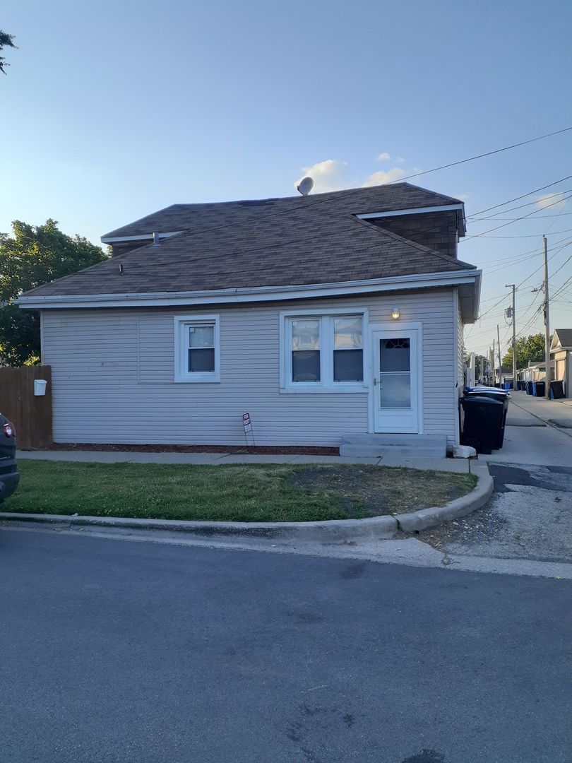 Property Photo:  5257 S Parkside Avenue  IL 60638 