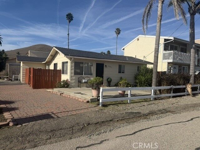 Property Photo:  401 Tahiti  CA 93442 