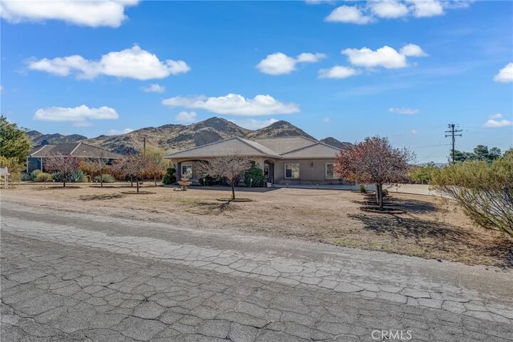 Property Photo: 19425 Roanoke CA 92307
