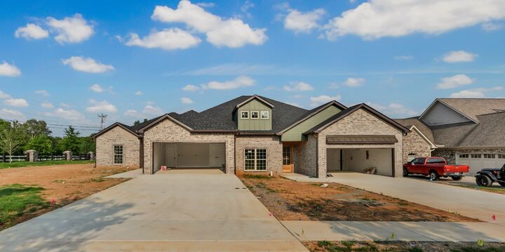 Property Photo: 1101 Veridian Dr TN 37043