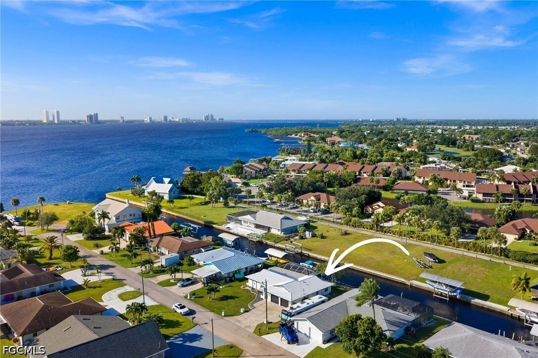 Property Photo:  7200 Reymoor Drive  FL 33917 