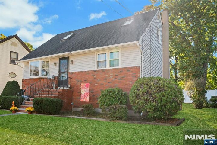 Property Photo:  61 Oak Street  NJ 07662 