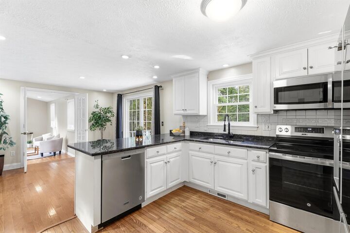 Property Photo: 10 Judith Lane NH 03038
