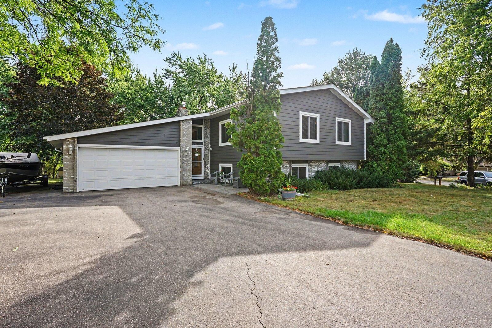 Property Photo: 12405 Villaburne Drive MN 55337