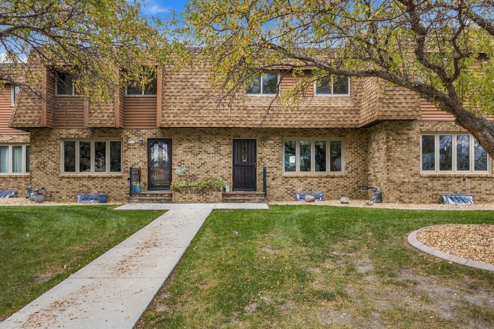 Property Photo:  1402 E Gateway Circle S E  ND 58103 