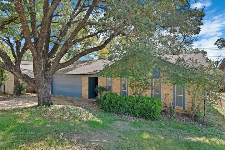Property Photo:  7648 Blue Carriage Lane  TX 76120 