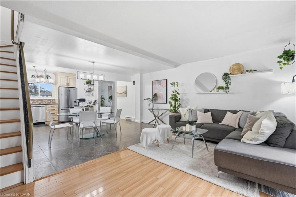 Property Photo:  162 Jansen Avenue 26  ON N2A 2L7 