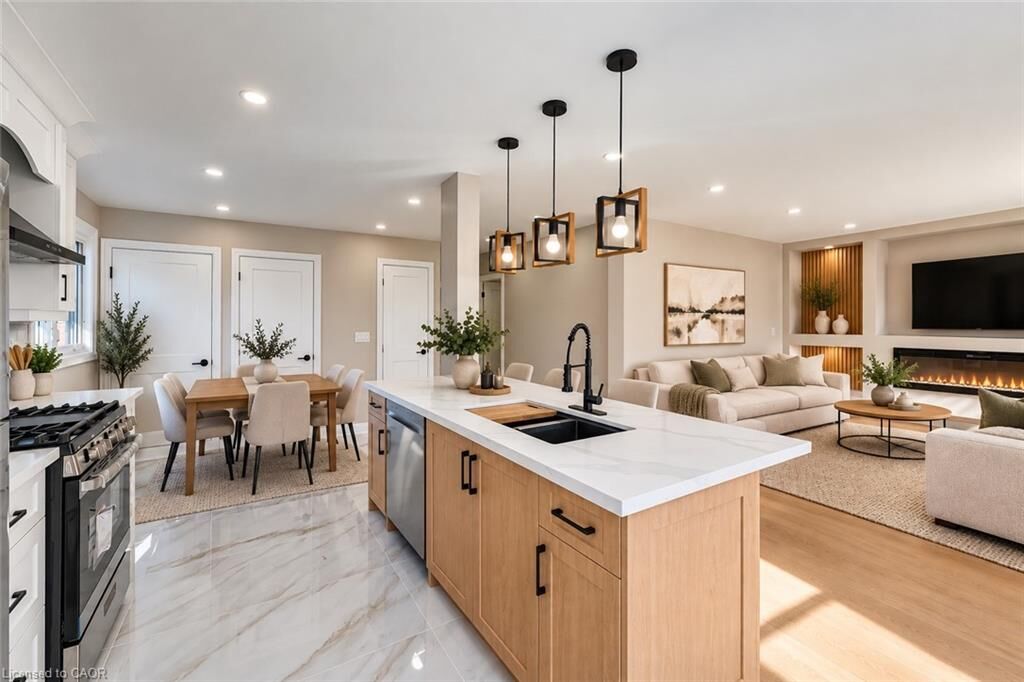 Property Photo:  135 Nugent Drive Upper  ON L8H 2N3 