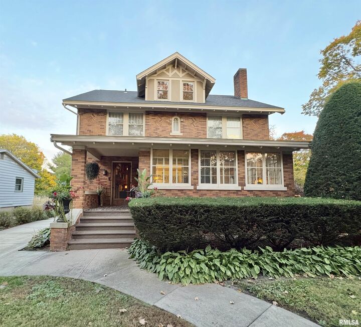 Property Photo: 1015 N Prairie Street IL 61401