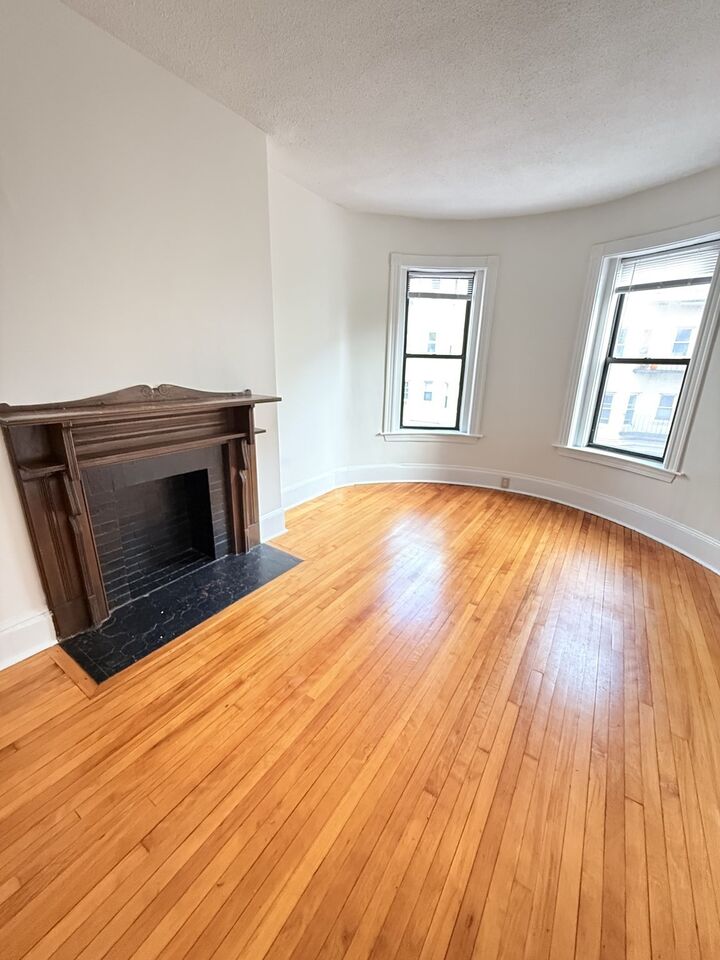 Property Photo:  21 Hemenway St 3  MA 02115 