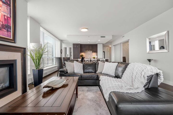 Property Photo:  222 Riverfront Avenue SW 1423  AB T2P 0X2 