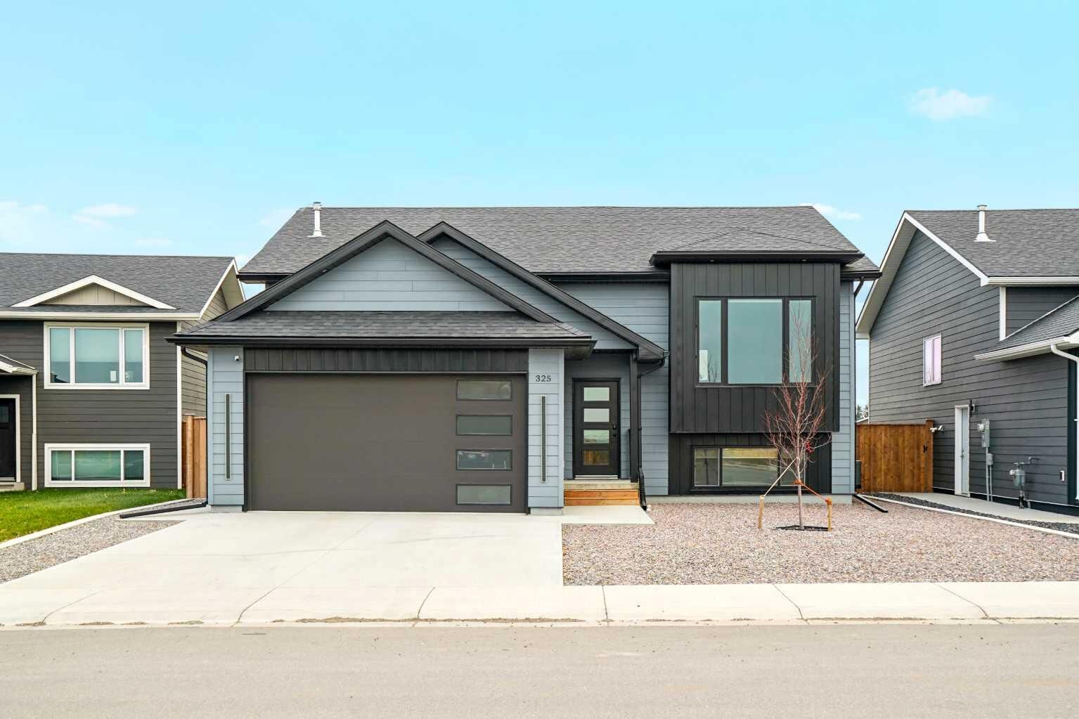 Property Photo:  325 9 Street N  AB T0K 1V0 