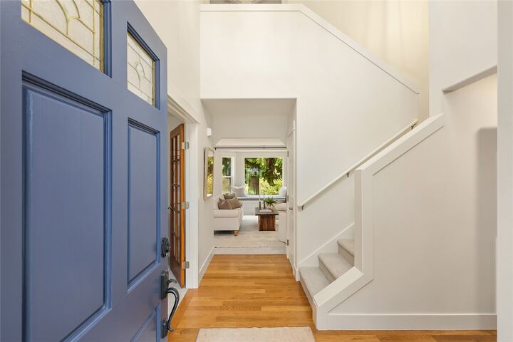 Property Photo:  1864  Commodore Lane NW  WA 98110 