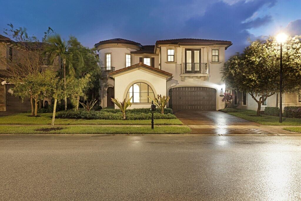 Property Photo: 8845 Watercrest Circle W FL 33076