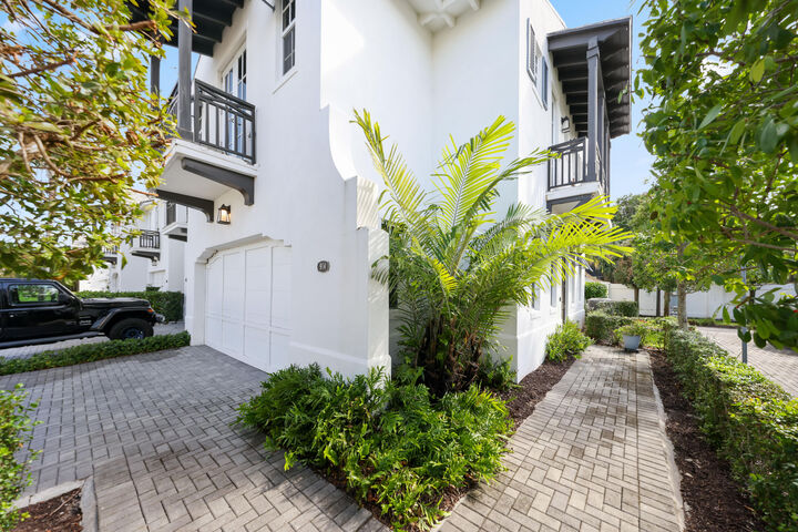 Property Photo:  914 St George Boulevard  FL 33483 