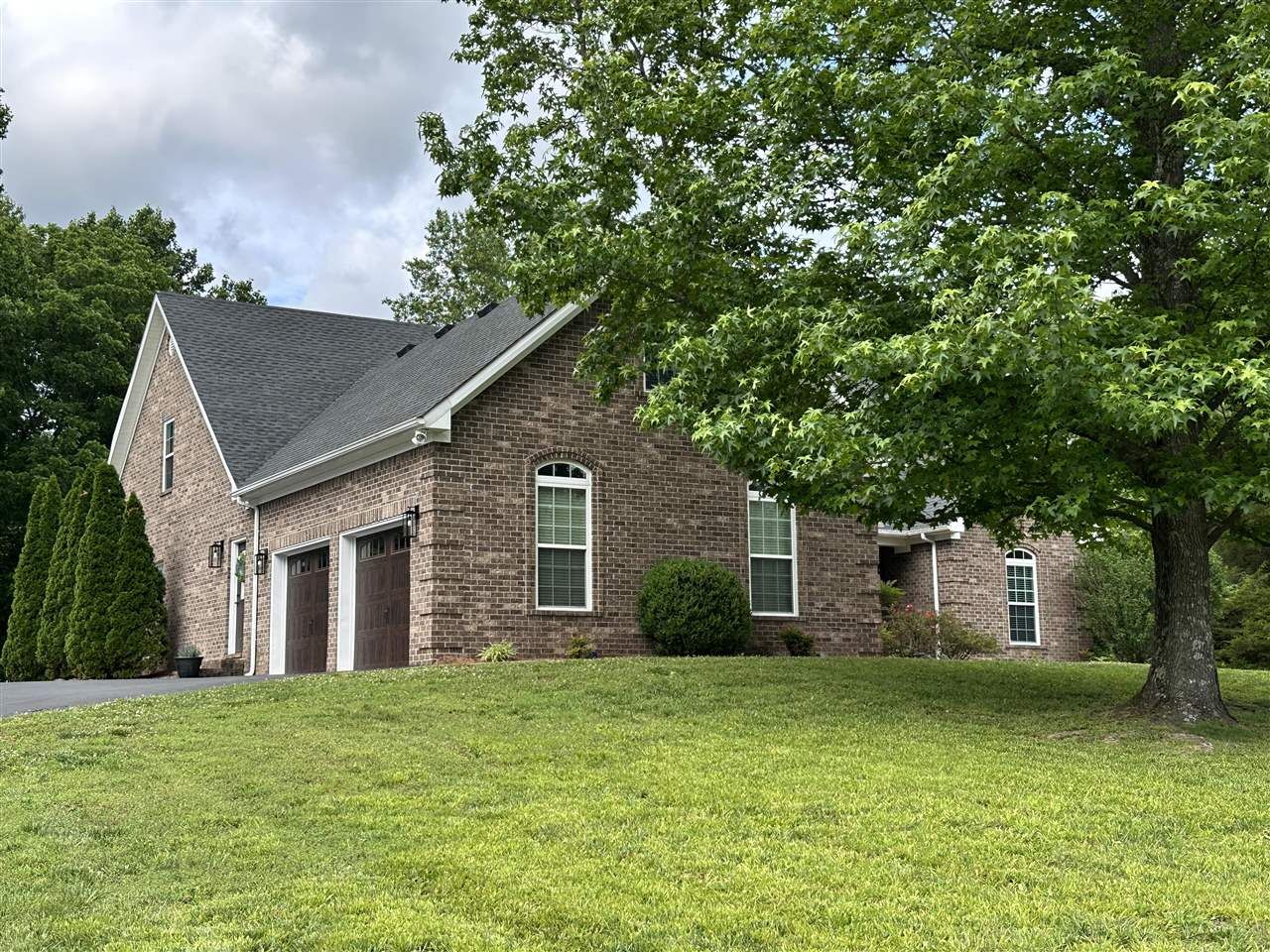 Property Photo:  240 Cross Creek Court  KY 42122 