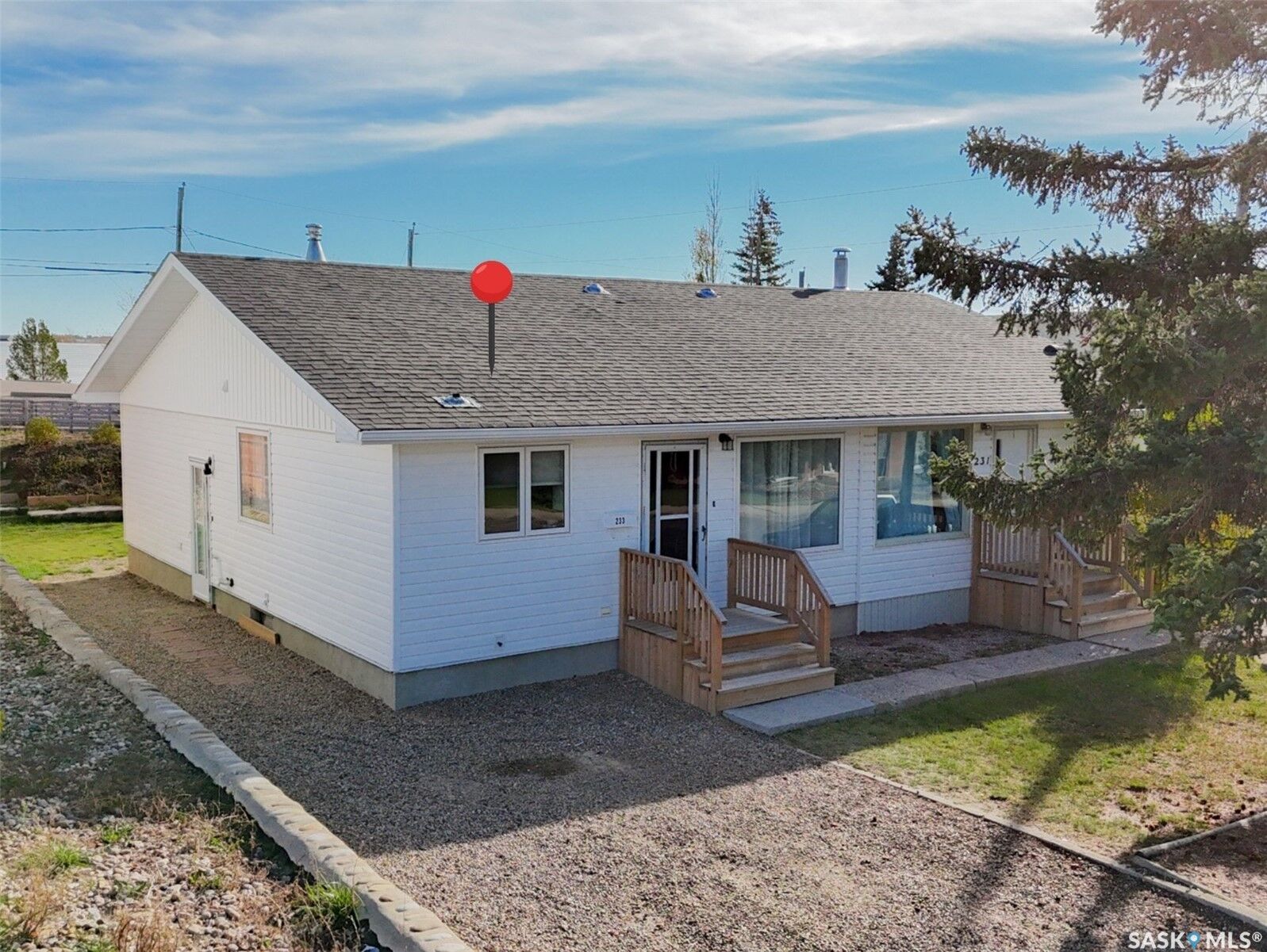 Property Photo:  233 18th Avenue NE  SK S9H 2Y2 