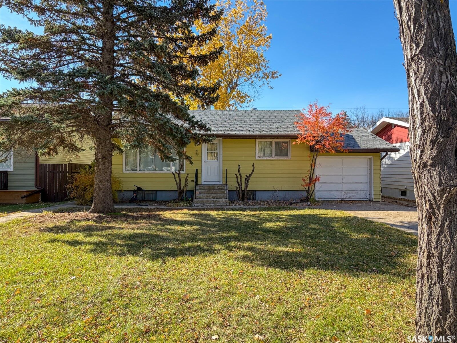Property Photo:  777 3rd Street E  SK S0N 2M0 
