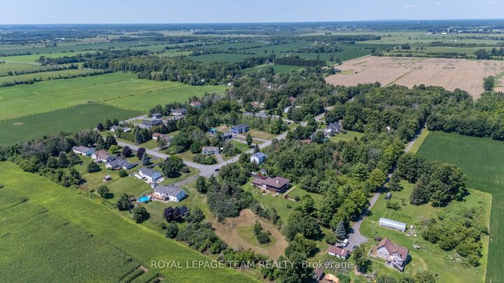 Property Photo:  31 Silver Fox Crescent  ON K0C 2K0 